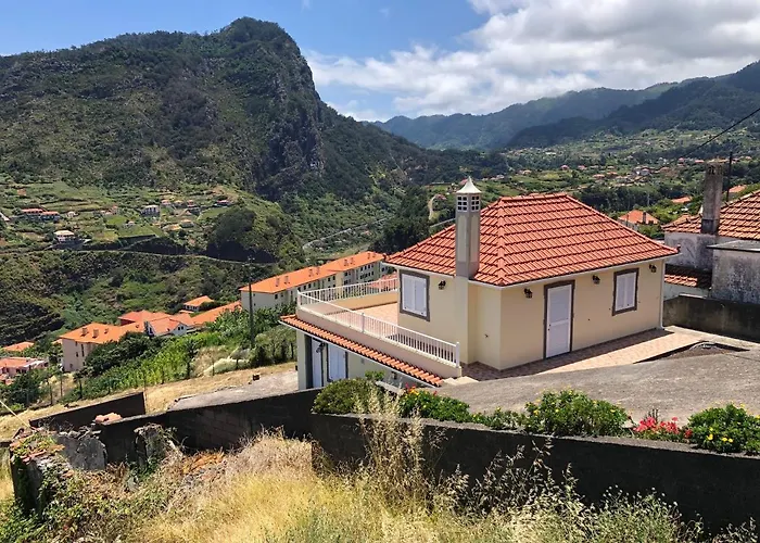 Panoramic Ocean View House * São Roque do Faial