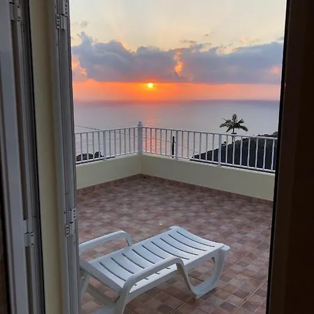 Panoramic Ocean View House * São Roque do Faial