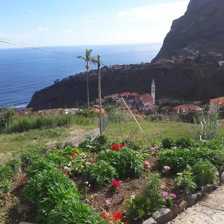 Vakantiehuis Panoramic Ocean View House São Roque do Faial