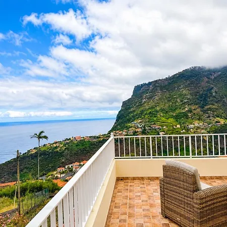 Vakantiehuis Panoramic Ocean View House São Roque do Faial
