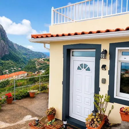 Vakantiehuis Panoramic Ocean View House São Roque do Faial